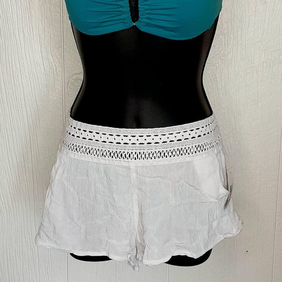 VS Teal Bandeau Top & White Gauze Cover-up Shorts Bundle - Picture 7 of 8